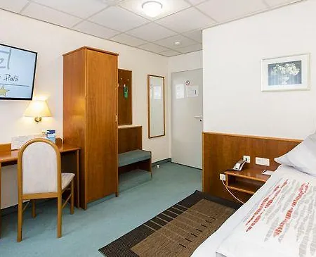 Am Duesseldorfer Platz Hotel 3*