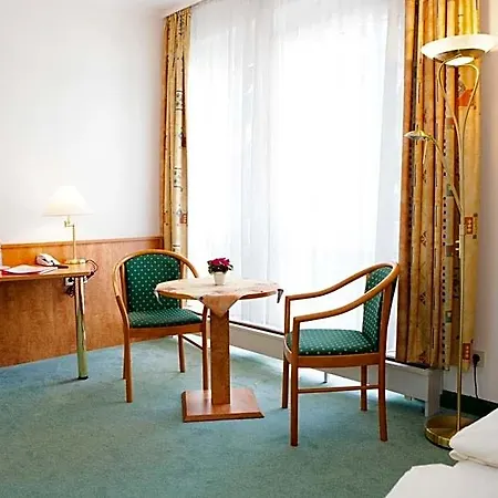 Am Düsseldorfer Platz 3*
