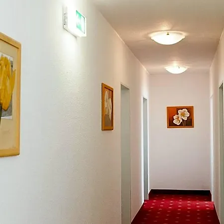 Am Düsseldorfer Platz 3*