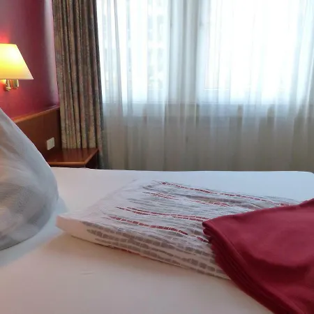 Hotel Am Duesseldorfer Platz 3*