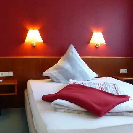 杜塞尔多夫广场酒店 3* 拉廷根