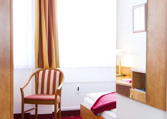 Am Duesseldorfer Platz 3*